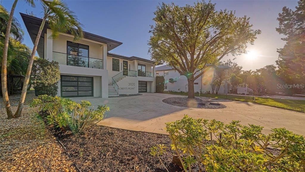 For Sale: $3,795,000 (4 beds, 4 baths, 3070 Square Feet)