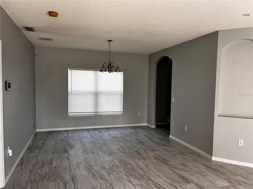 For Rent: $2,095 (4 beds, 2 baths, 1744 Square Feet)