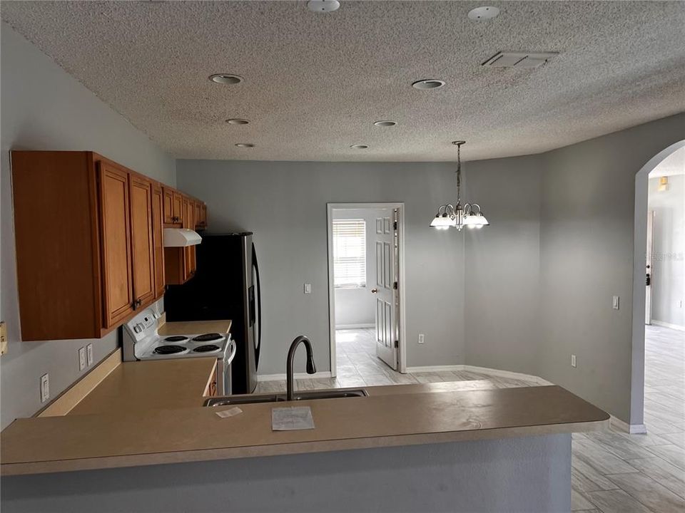 For Rent: $2,095 (4 beds, 2 baths, 1744 Square Feet)