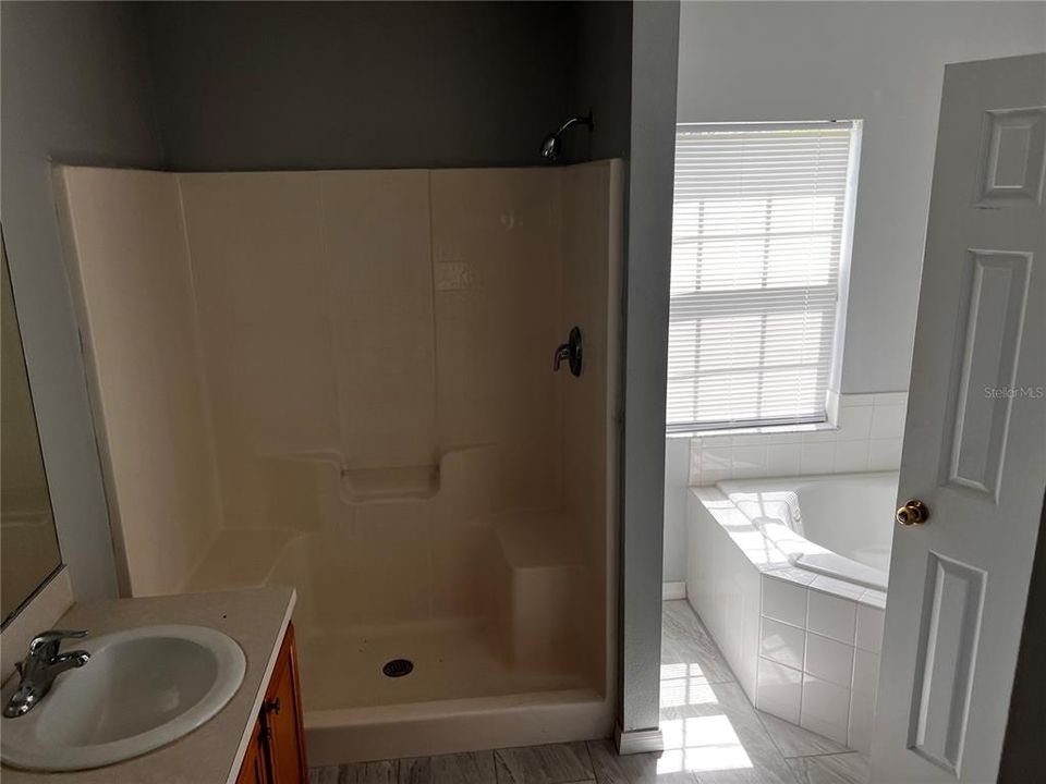 For Rent: $2,095 (4 beds, 2 baths, 1744 Square Feet)