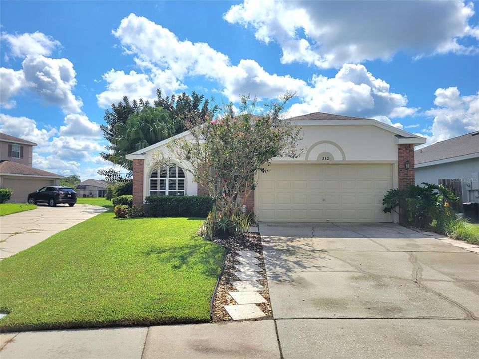 Active With Contract: $375,000 (3 beds, 2 baths, 1385 Square Feet)