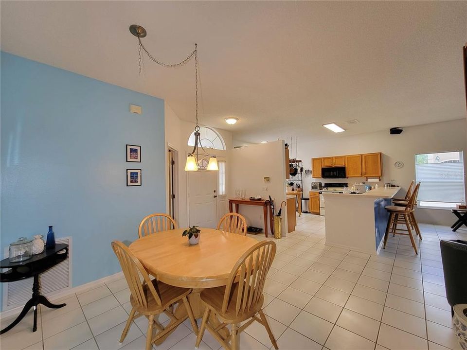 For Sale: $375,000 (3 beds, 2 baths, 1385 Square Feet)