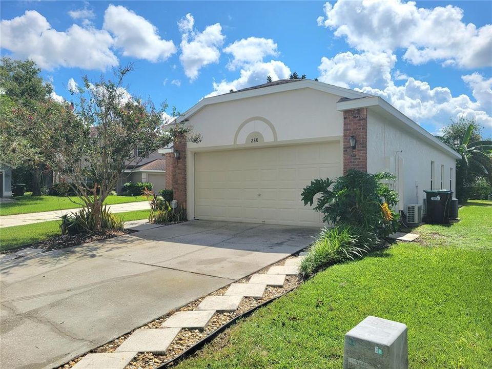 Active With Contract: $375,000 (3 beds, 2 baths, 1385 Square Feet)