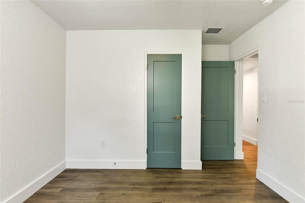 For Rent: $2,600 (3 beds, 1 baths, 960 Square Feet)