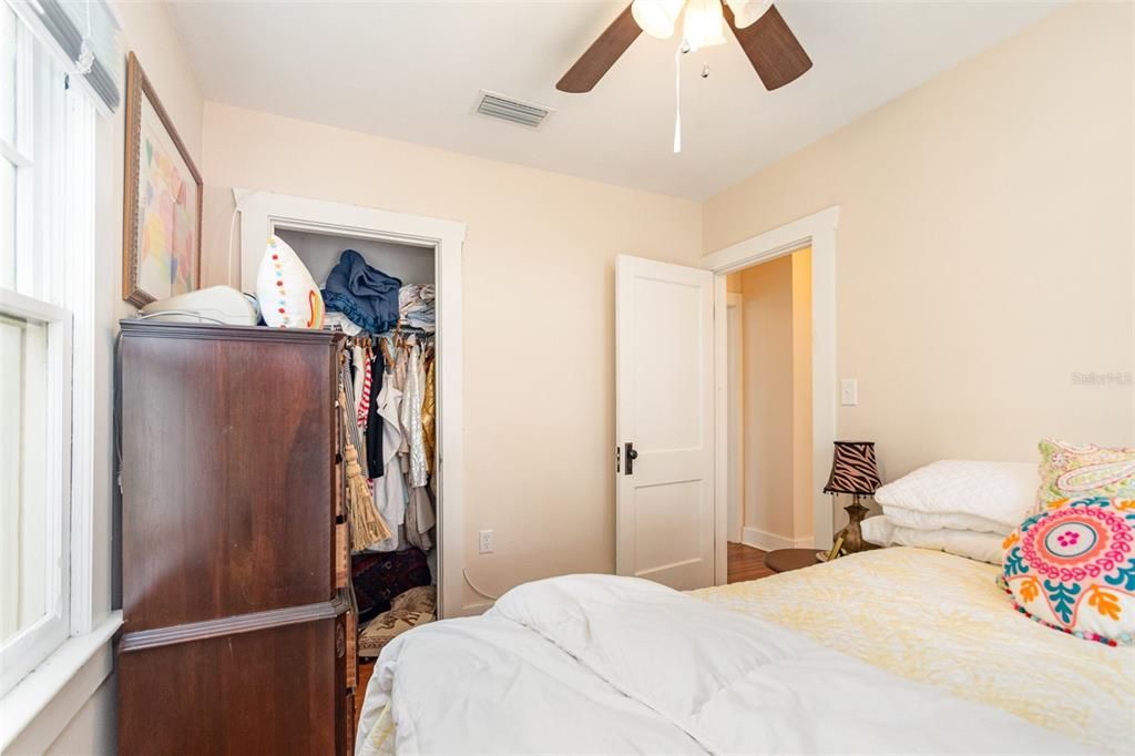 For Sale: $329,000 (3 beds, 2 baths, 976 Square Feet)