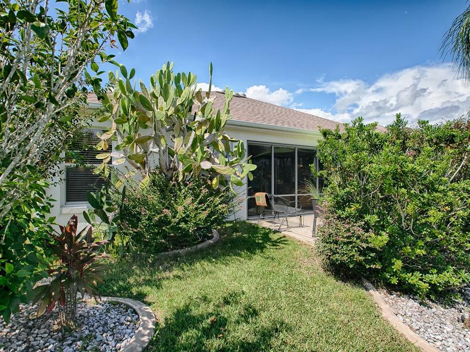 LUSH MATURE LANDSCAPING FOR PRIVACY