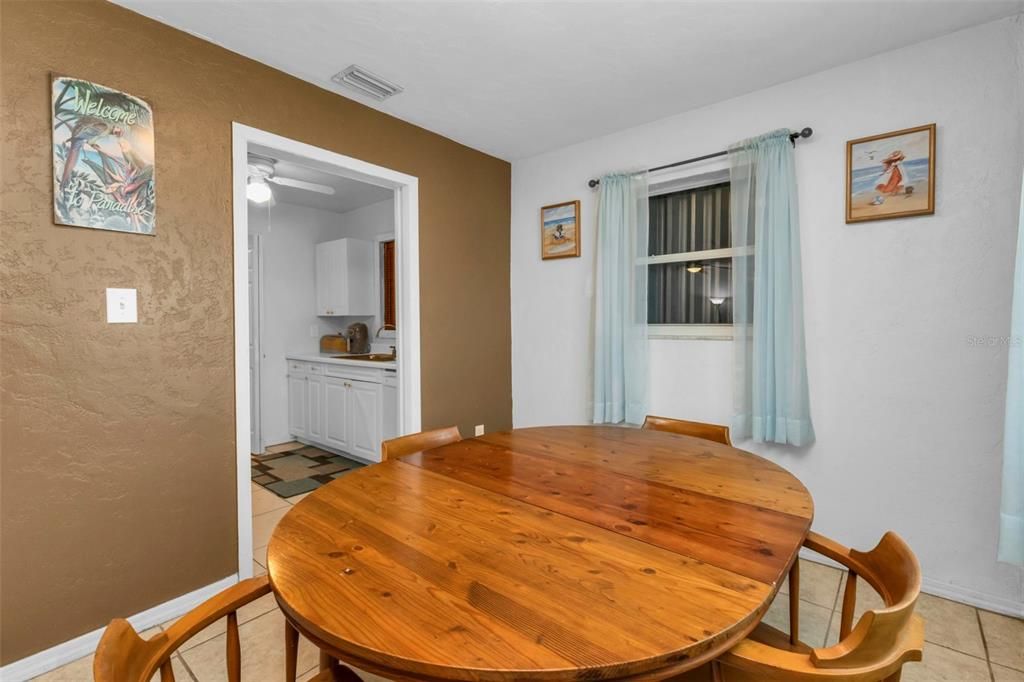 For Sale: $234,900 (2 beds, 1 baths, 1186 Square Feet)