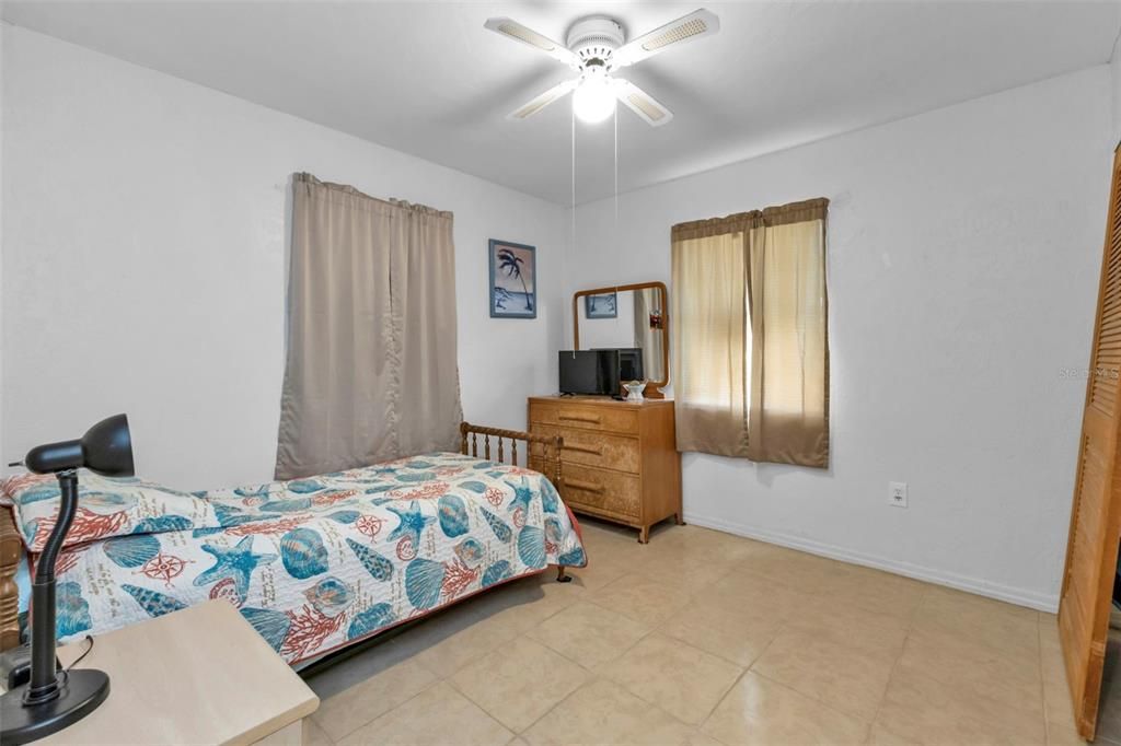 For Sale: $234,900 (2 beds, 1 baths, 1186 Square Feet)