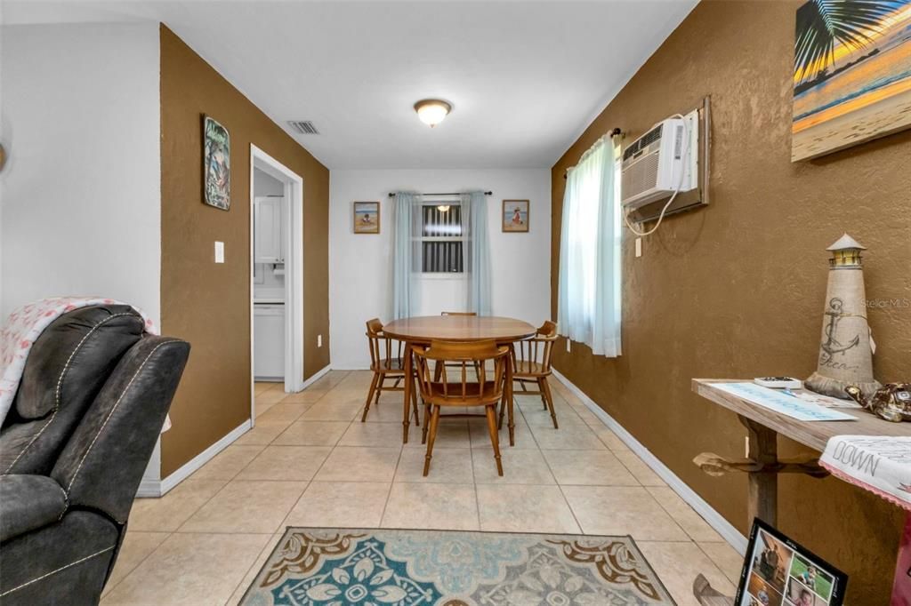 For Sale: $234,900 (2 beds, 1 baths, 1186 Square Feet)