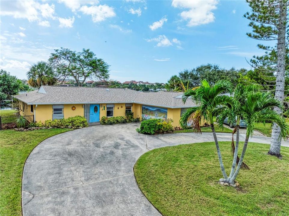 For Sale: $1,795,000 (3 beds, 2 baths, 1609 Square Feet)