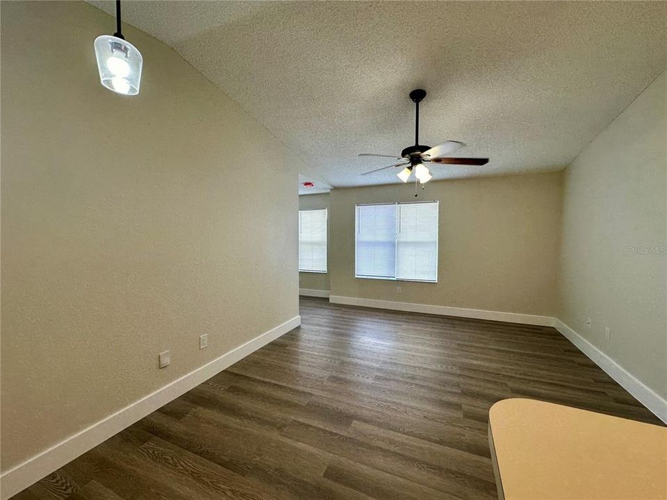 For Rent: $1,295 (1 beds, 1 baths, 636 Square Feet)