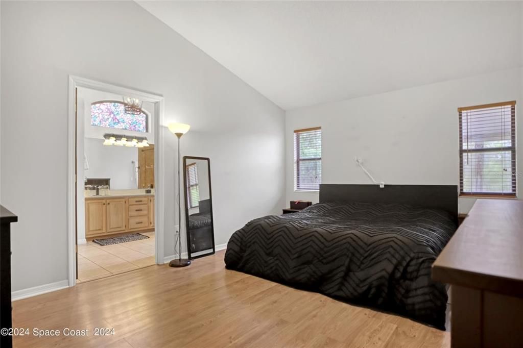 For Sale: $325,000 (3 beds, 2 baths, 1375 Square Feet)