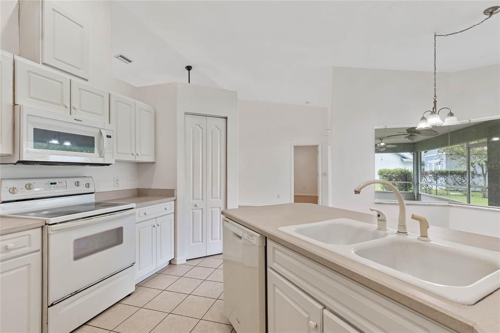 For Sale: $349,900 (3 beds, 2 baths, 1795 Square Feet)