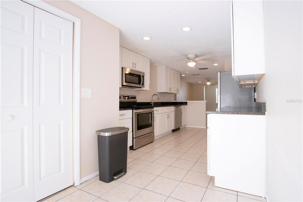 For Rent: $1,800 (3 beds, 2 baths, 1032 Square Feet)