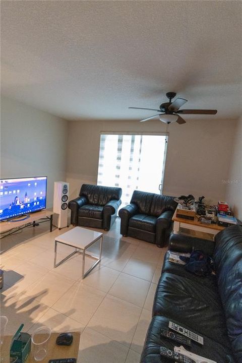 For Sale: $475,000 (2 beds, 2 baths, 947 Square Feet)