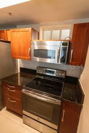 For Sale: $475,000 (2 beds, 2 baths, 947 Square Feet)