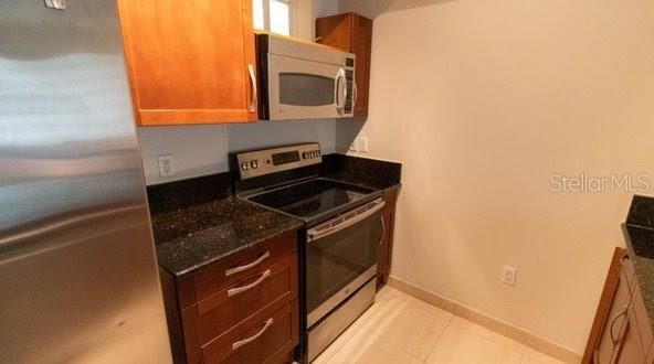 For Sale: $475,000 (2 beds, 2 baths, 947 Square Feet)