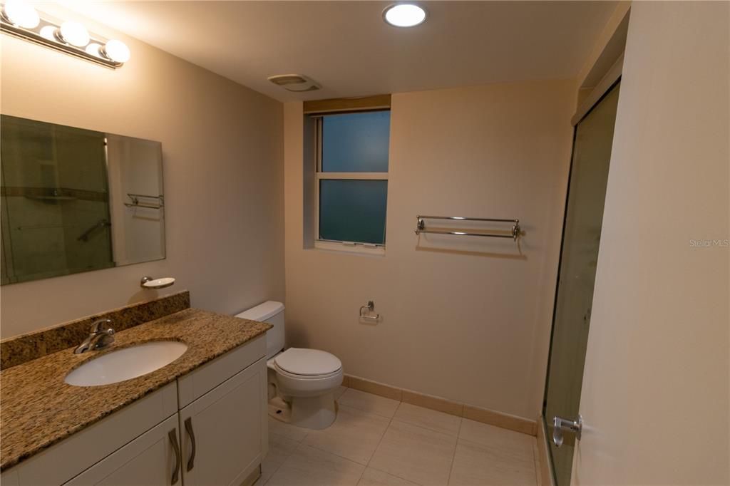 For Sale: $475,000 (2 beds, 2 baths, 947 Square Feet)