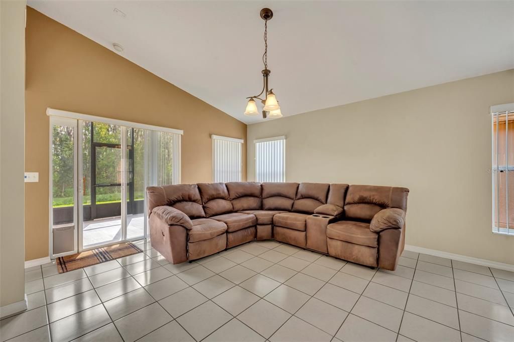 For Sale: $269,000 (2 beds, 2 baths, 1507 Square Feet)