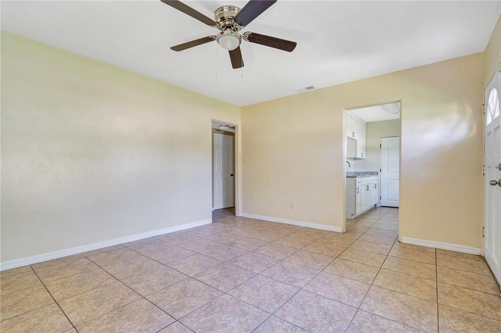 For Sale: $229,900 (3 beds, 1 baths, 837 Square Feet)