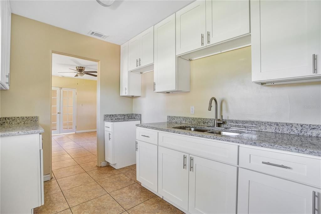 For Sale: $229,900 (3 beds, 1 baths, 837 Square Feet)