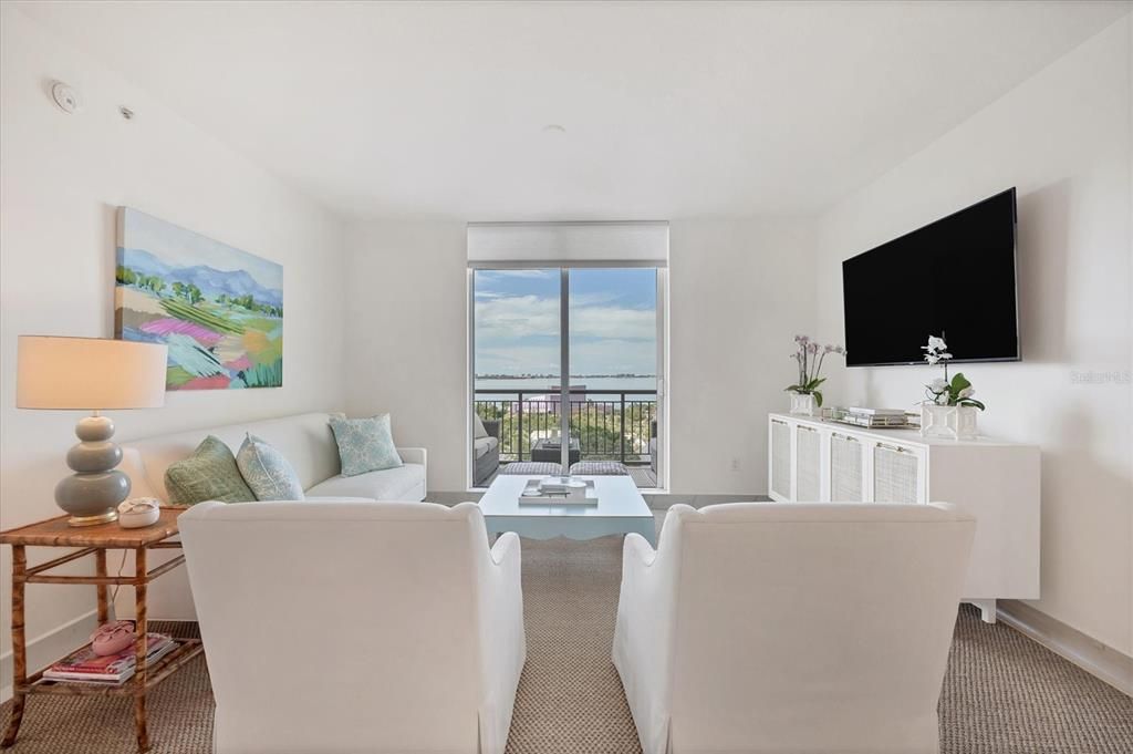 For Sale: $1,299,000 (2 beds, 2 baths, 1323 Square Feet)