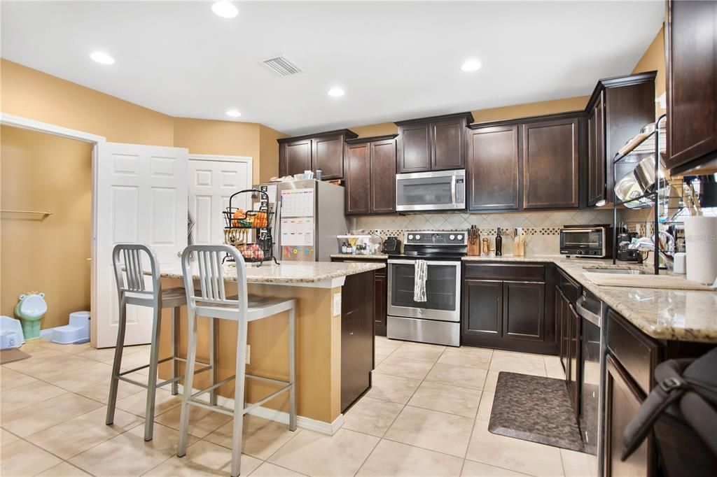 For Sale: $239,500 (2 beds, 2 baths, 1320 Square Feet)