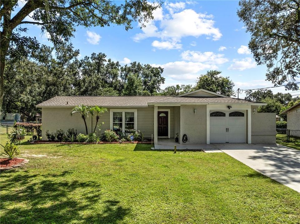 For Sale: $425,000 (3 beds, 2 baths, 1900 Square Feet)