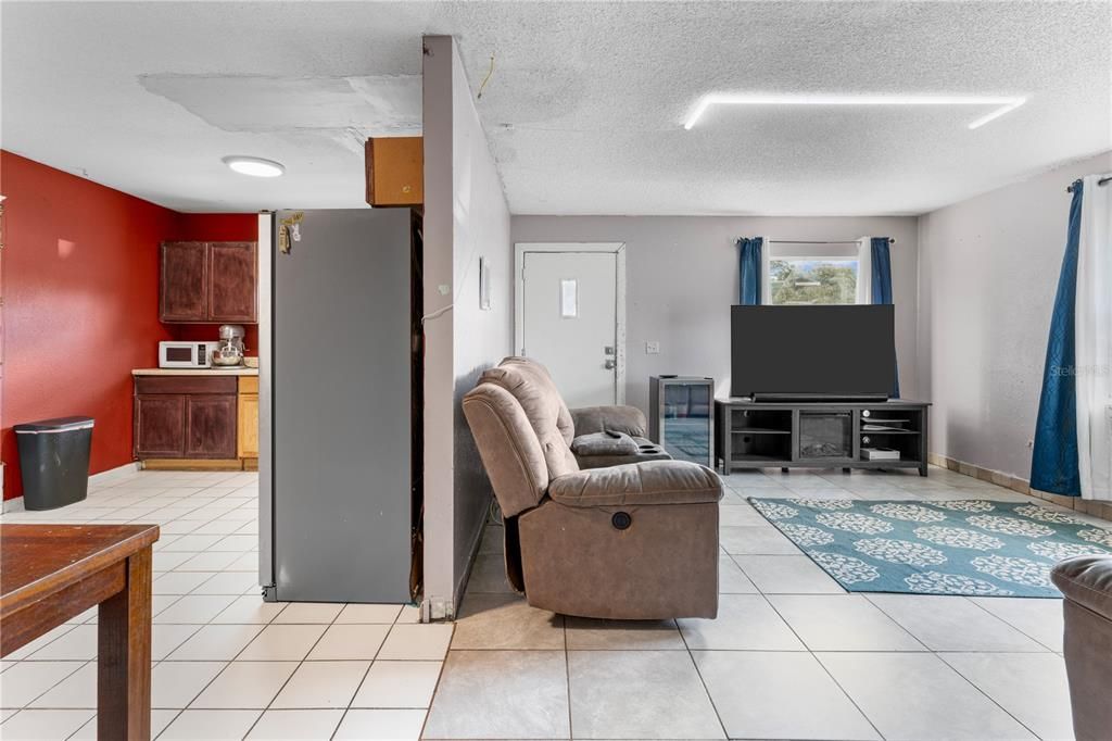 For Sale: $286,700 (3 beds, 1 baths, 1100 Square Feet)