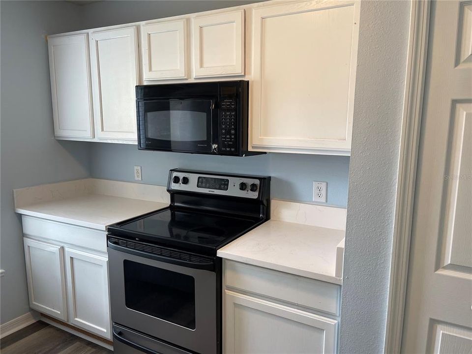 For Rent: $2,000 (3 beds, 2 baths, 1670 Square Feet)