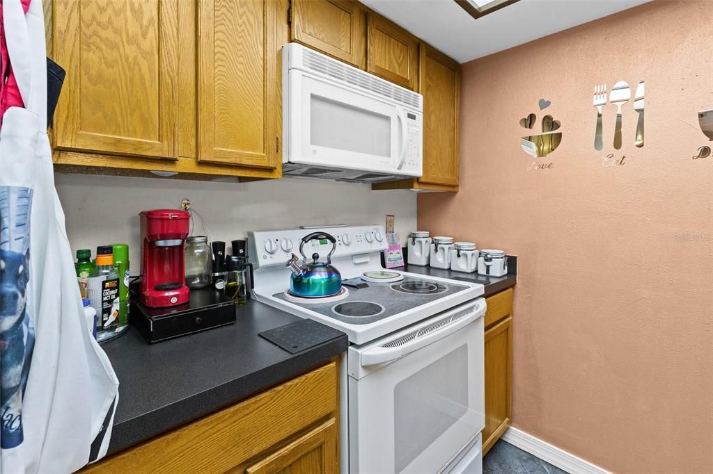 For Sale: $189,000 (1 beds, 1 baths, 814 Square Feet)