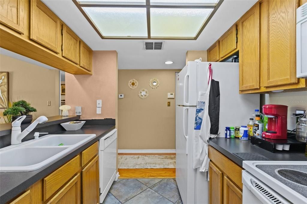 For Sale: $189,000 (1 beds, 1 baths, 814 Square Feet)