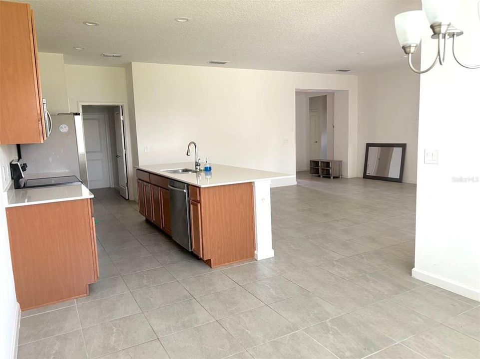 For Rent: $2,100 (3 beds, 2 baths, 1535 Square Feet)