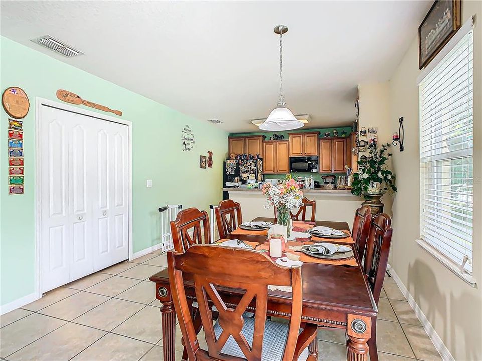 For Sale: $380,000 (4 beds, 2 baths, 1887 Square Feet)