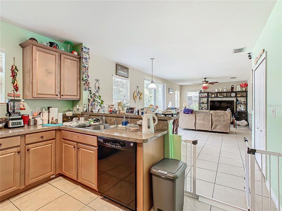 For Sale: $380,000 (4 beds, 2 baths, 1887 Square Feet)