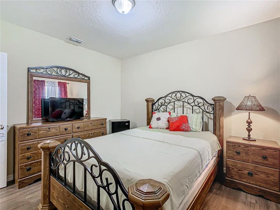 For Sale: $380,000 (4 beds, 2 baths, 1887 Square Feet)