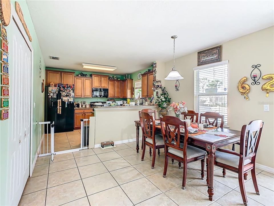 For Sale: $380,000 (4 beds, 2 baths, 1887 Square Feet)