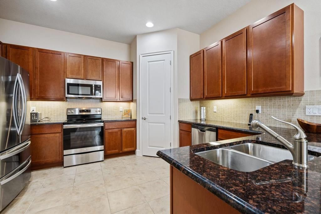 For Sale: $399,900 (2 beds, 2 baths, 1582 Square Feet)