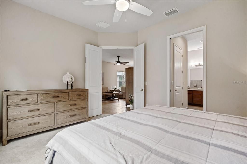 For Sale: $399,900 (2 beds, 2 baths, 1582 Square Feet)