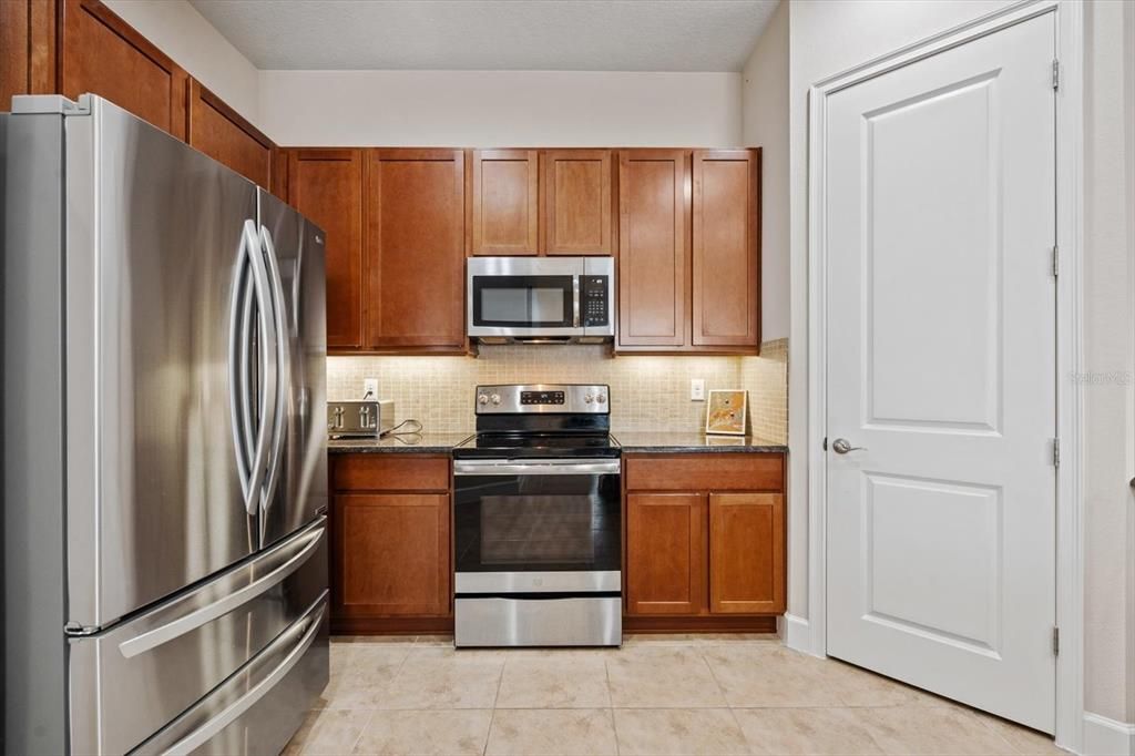 For Sale: $399,900 (2 beds, 2 baths, 1582 Square Feet)