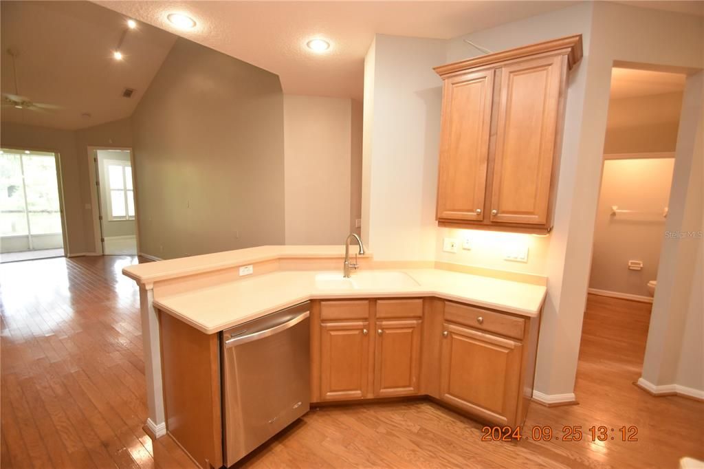 For Rent: $2,250 (3 beds, 2 baths, 1684 Square Feet)