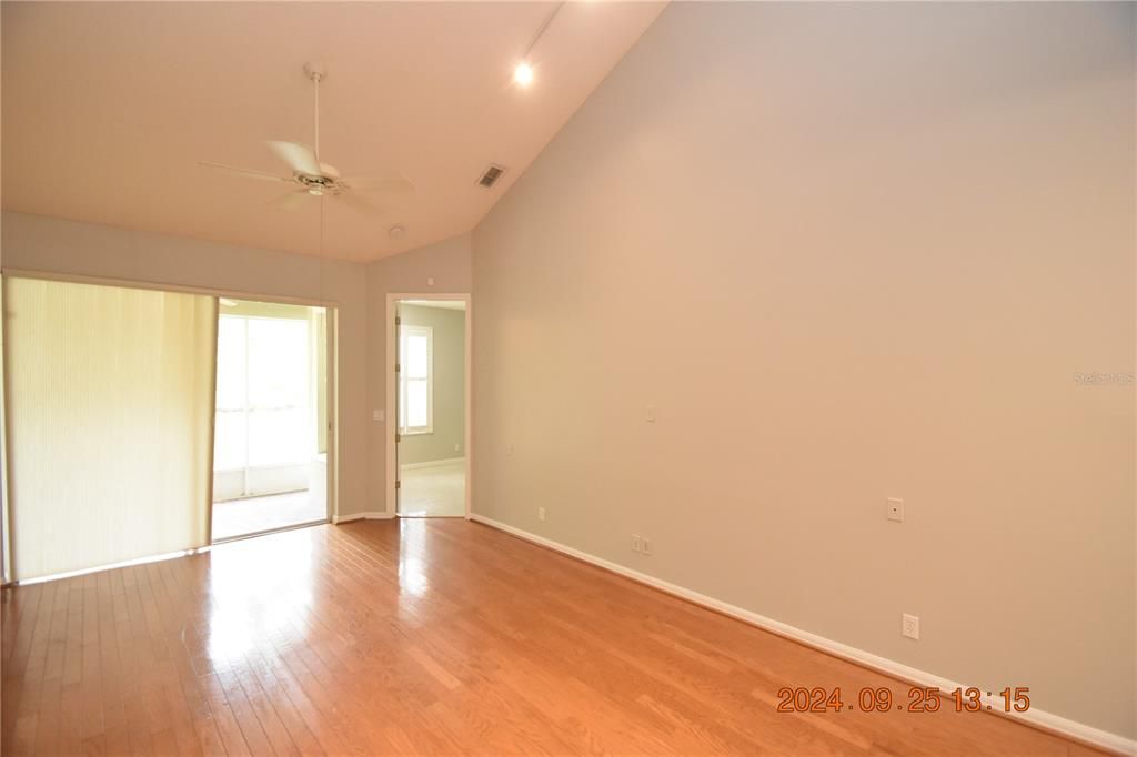 For Rent: $2,250 (3 beds, 2 baths, 1684 Square Feet)