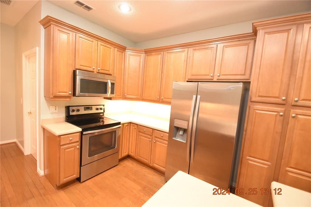 For Rent: $2,250 (3 beds, 2 baths, 1684 Square Feet)