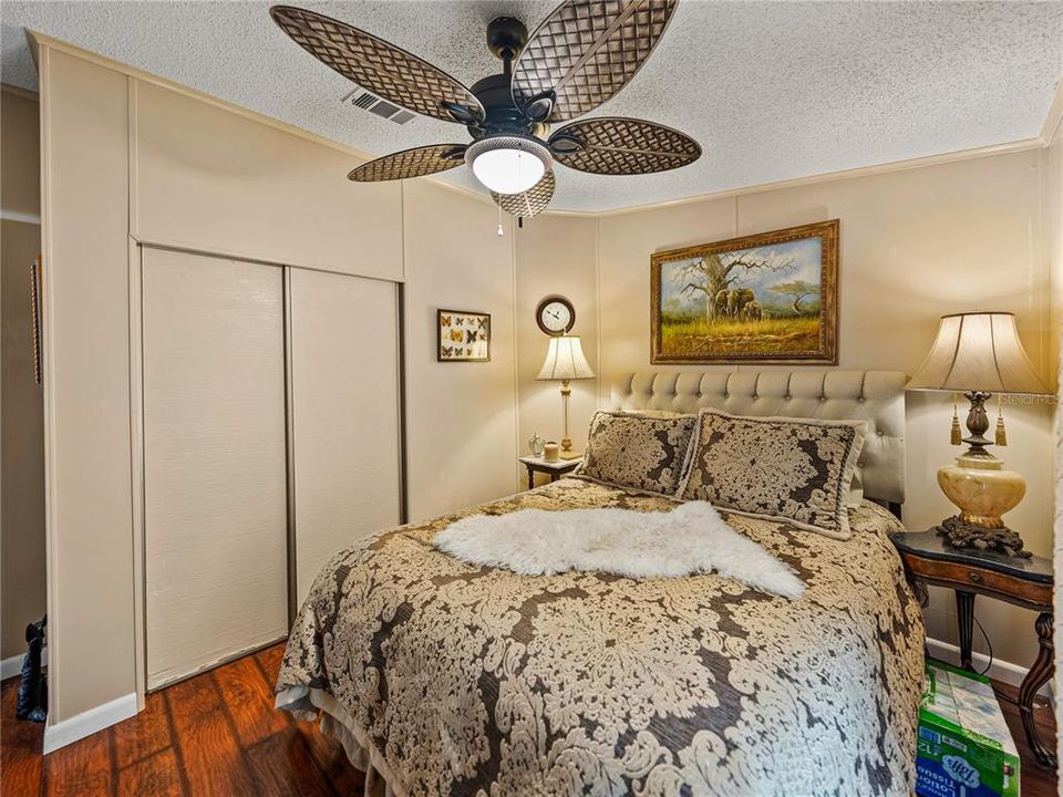 For Sale: $299,000 (2 beds, 2 baths, 1604 Square Feet)