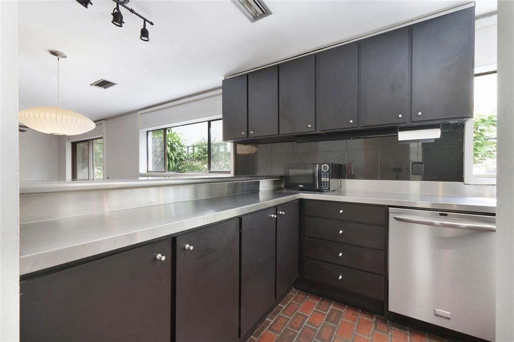 For Sale: $499,000 (2 beds, 2 baths, 1530 Square Feet)