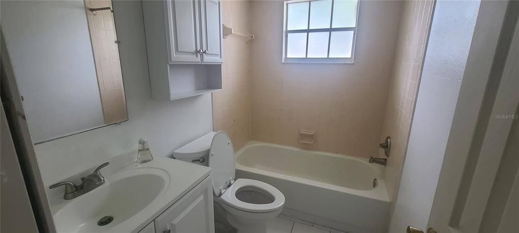 For Rent: $1,100 (2 beds, 2 baths, 837 Square Feet)