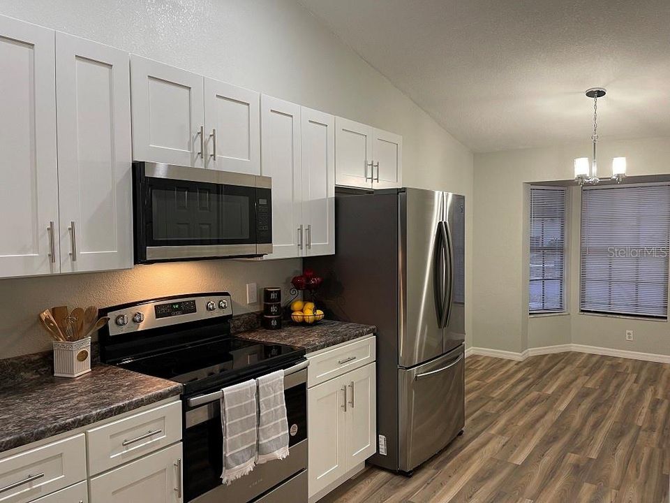 KITCHEN WITH BREAKFAST NOOK