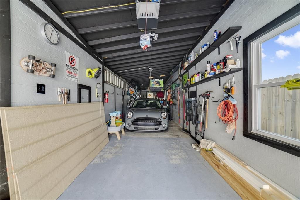 GARAGE.