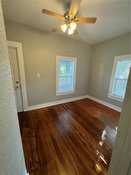 For Rent: $1,900 (3 beds, 2 baths, 1424 Square Feet)