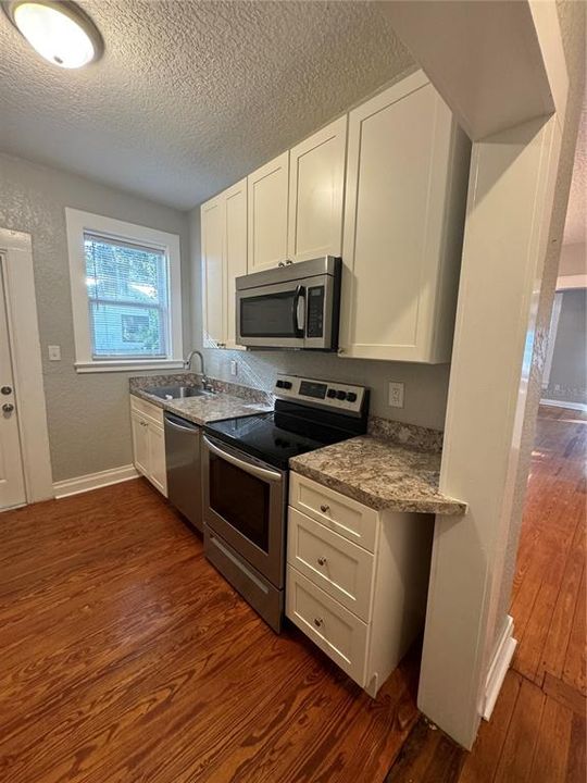 For Rent: $1,900 (3 beds, 2 baths, 1424 Square Feet)